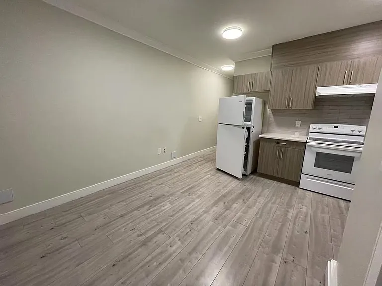 18b Ave — Photo 5