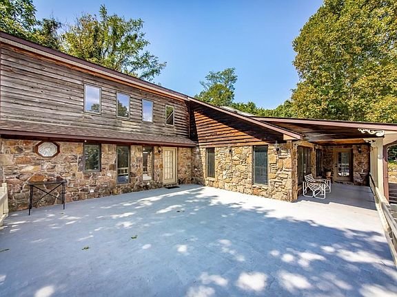 5th image of 1223 Eagle Point Rd