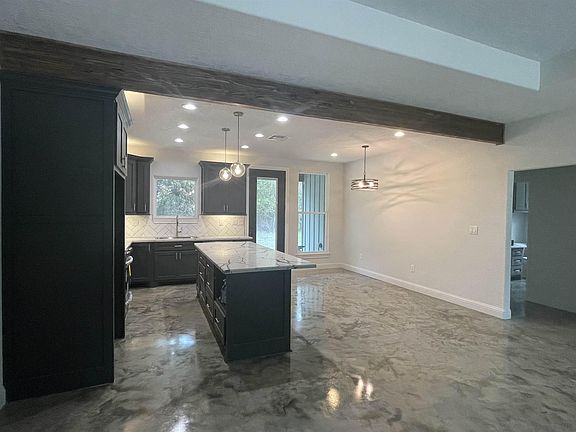 2nd image of 907 Maplewood Dr