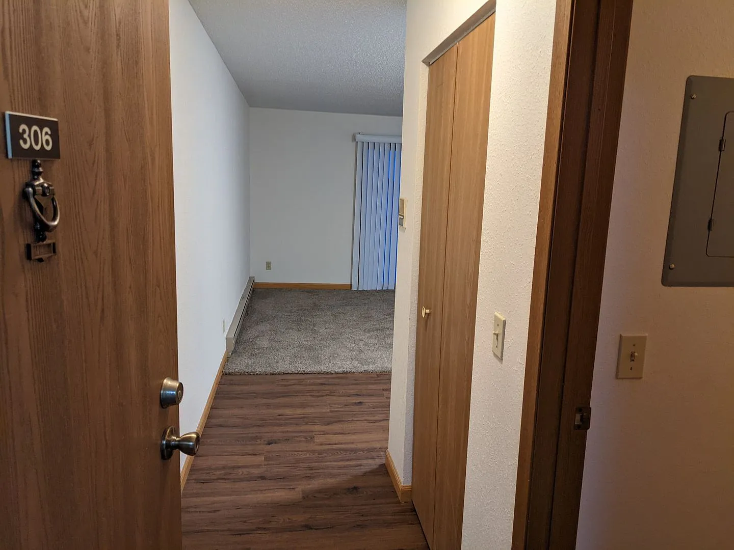 Summit Manor Apartments — Photo 3