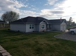 1568 Division Rd, Zillah, WA 98953