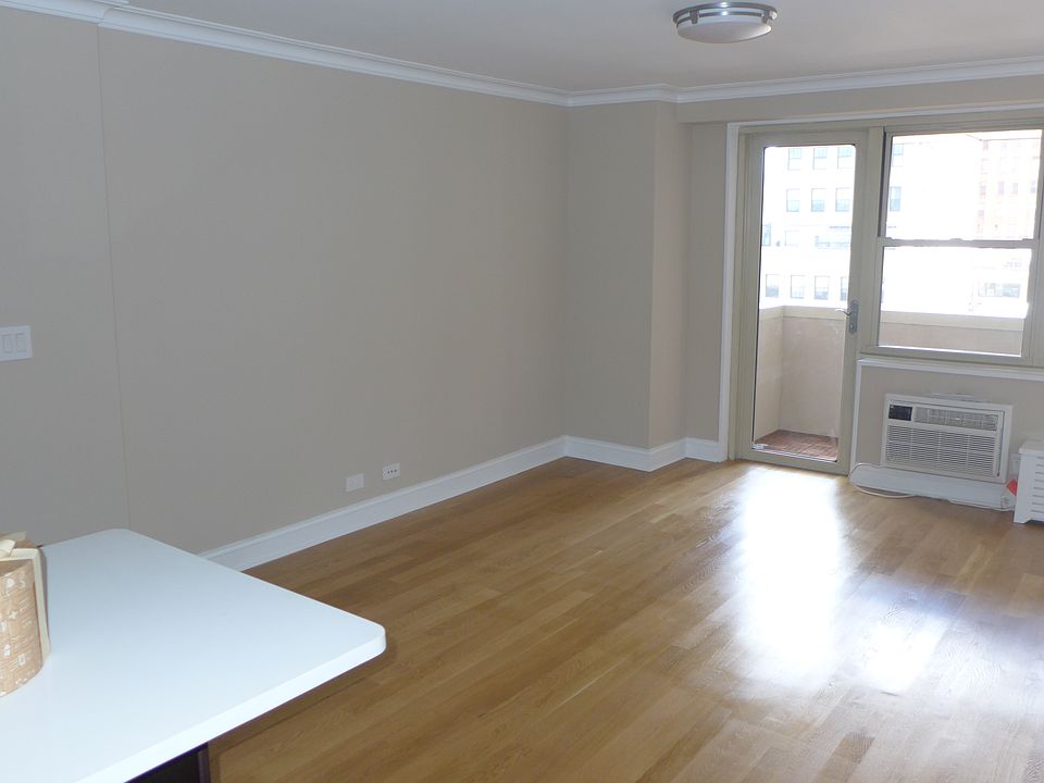 1st image of 310 Greenwich St APT 15L