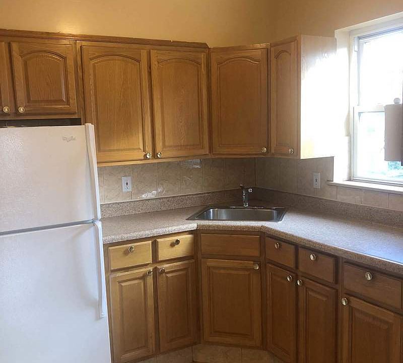 2nd image of 3043 47th St APT 2