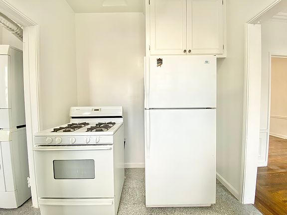 5th image of 1403 N Laurel Ave APT D
