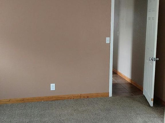 3rd image of 9532 Meadow Dr