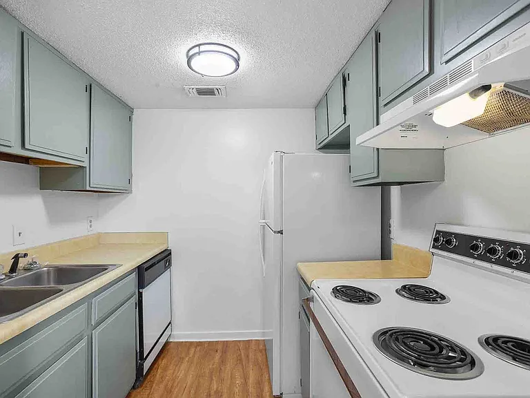 Chestnut Place Apartments — Photo 6