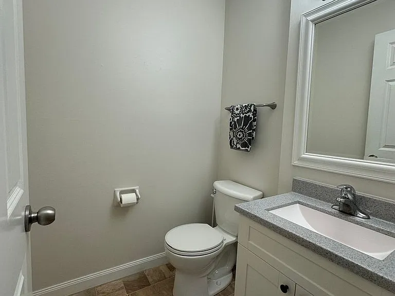 W164N11511 Squire Ct — Photo 6