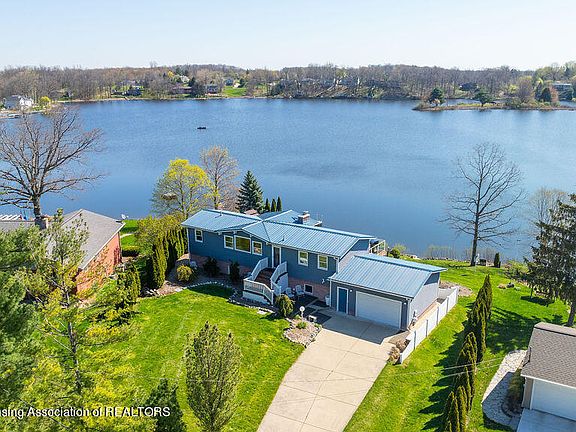 3rd image of 6971 Westgate Dr