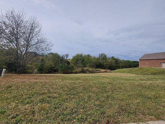2nd image of 131 Freybrook Dr