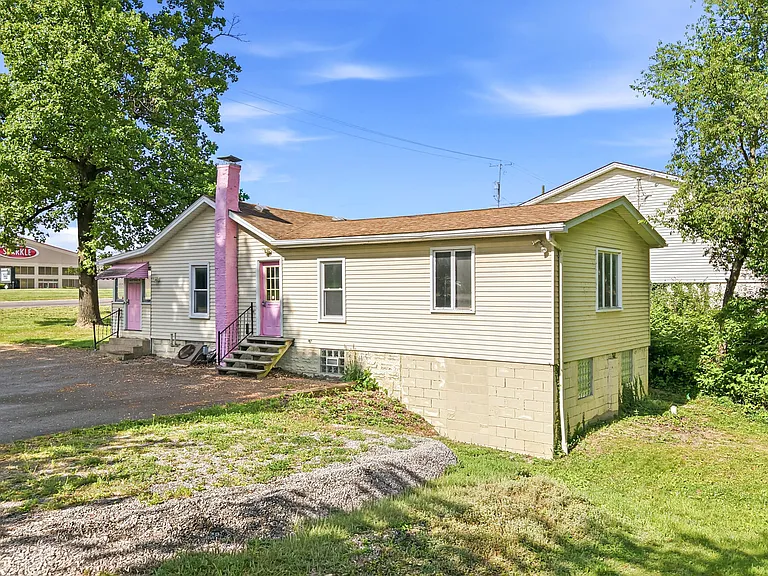 1122 W Western Reserve Rd — Photo 3