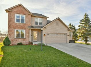 223 Lincolnshire Pl, Wales, WI 53183