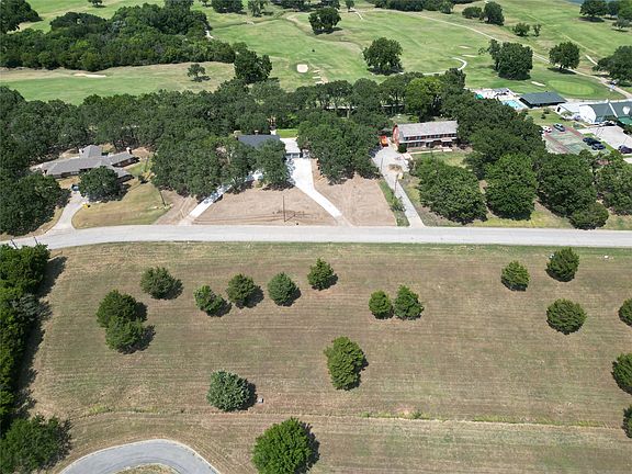 3rd image of 528 Country Club Rd