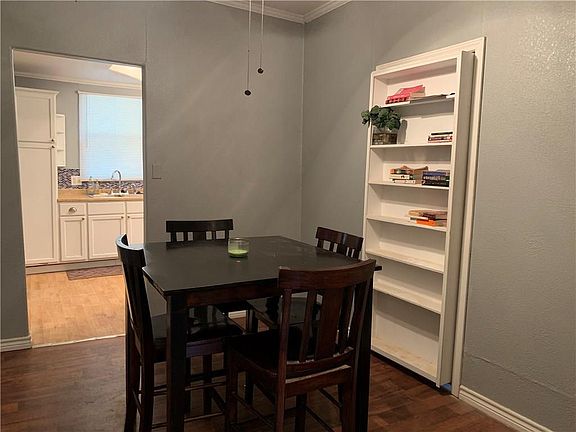 4th image of 602 W Anderson St