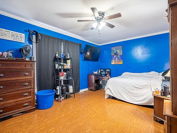 23rd image of 79 French Rd