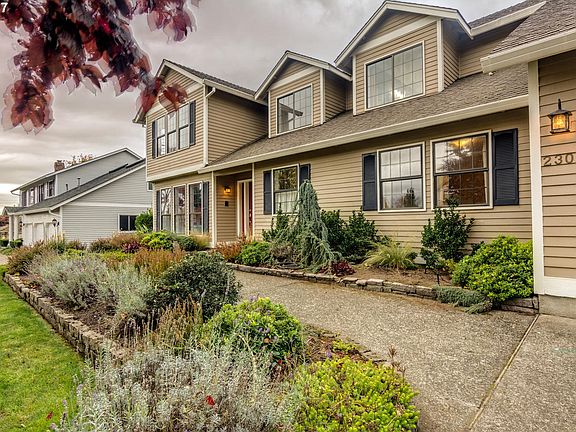 3rd image of 2308 SE Park Crest Ave