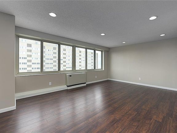 4th image of 12520 Edgewater Dr APT 1401