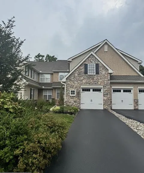 1204 Derry Ln — Photo 1
