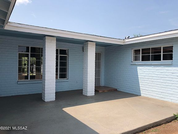 3rd image of 16 Redrock Dr