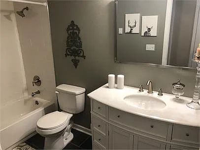 29 E 6th Ave #302 — Photo 4