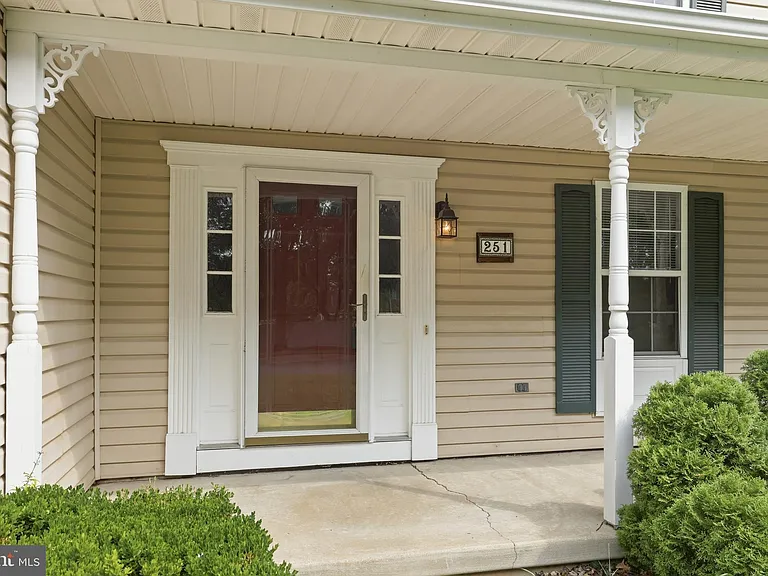 251 N Caroline Pl — Photo 6