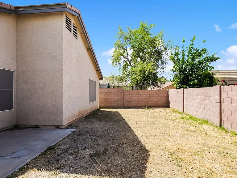1652 N Serina — Photo 15