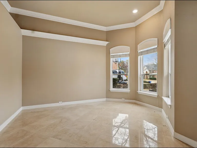 727 Ashleigh Ln — Photo 6