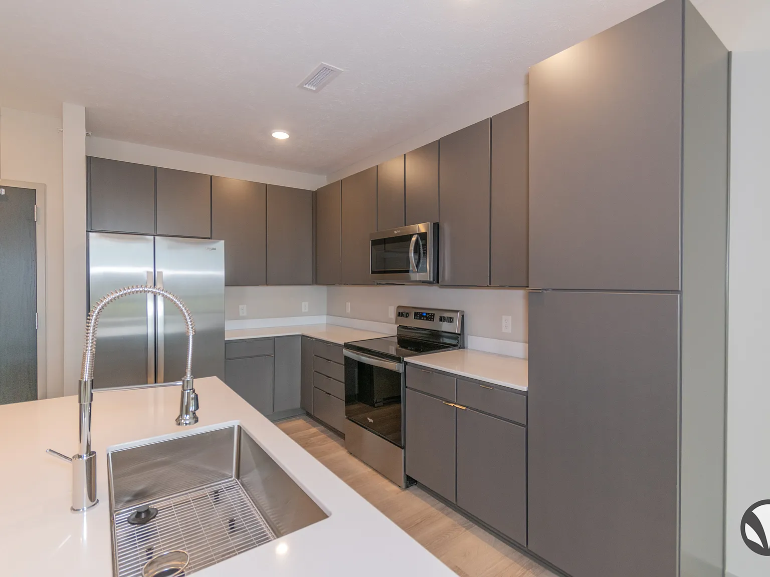 Chateau at Yankee Hill Apartments — Photo 4