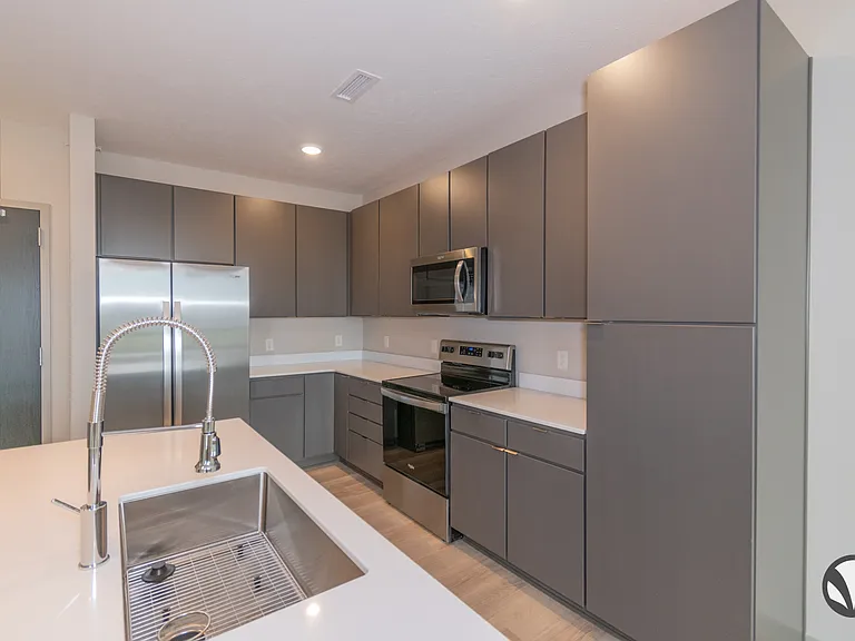 Chateau at Yankee Hill Apartments — Photo 4