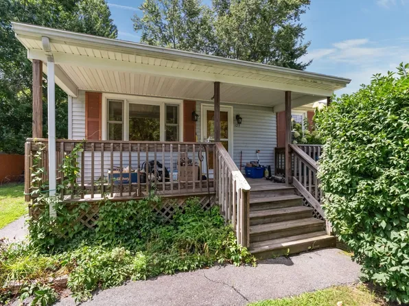 127 Kenmar Dr, Somerset, MA 02726