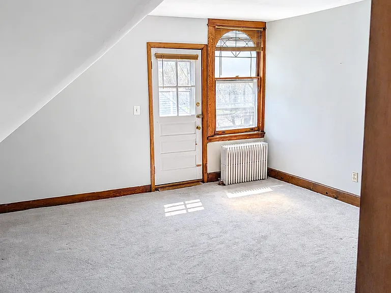 537 Whitney Ave #3 — Photo 4