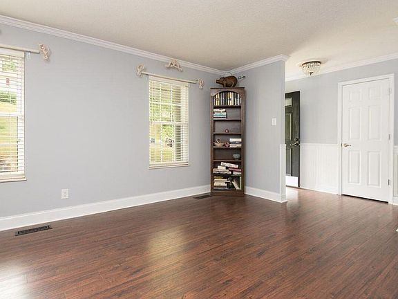 3rd image of 1416 Buxton Dr