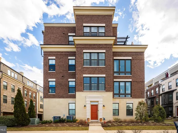 501 Silver Clipper Ln, Oxon Hill, MD 20745