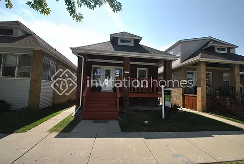 5843 W Eddy St Photo 1