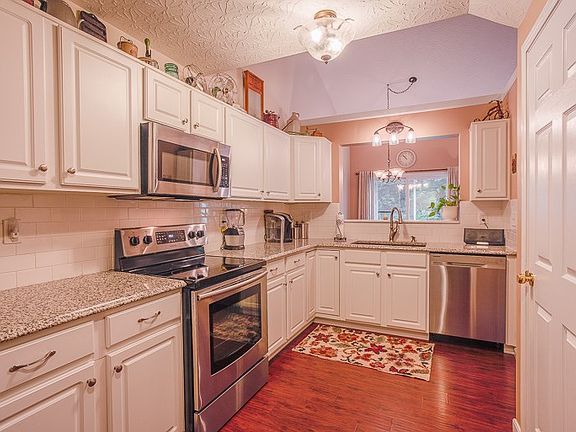 3rd image of 113 Wellington Dr
