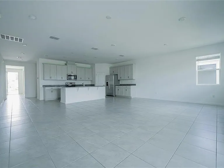 1194 Boardwalk Pl — Photo 2