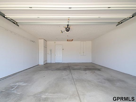 3rd image of 710 Thornridge Acres Dr