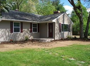 27 Newhouse St, Springfield, MA 01118