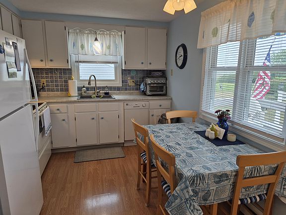 4th image of 1089 Post Road #4
