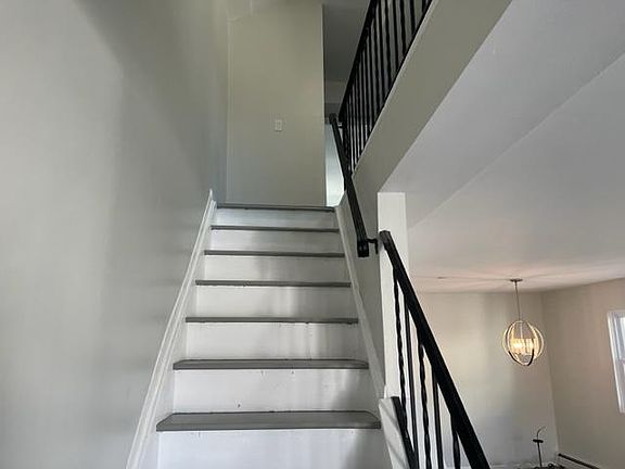 4th image of 42 Mersereau Ave