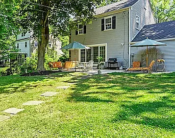 3 bed, 1.5 bath, 1350 sqft, $4,000 — Photo 3