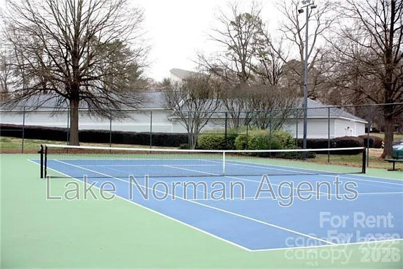 18817 Nautical Dr APT 104 photo 1