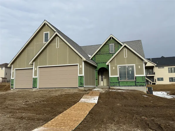 9013 Timberwood Dr, Johnston, IA 50131