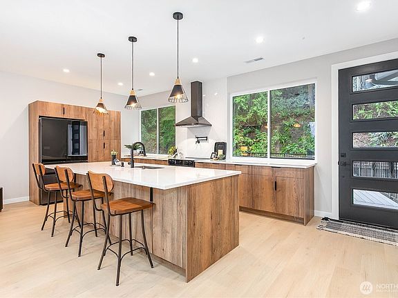 4th image of 8 Valley View Circle