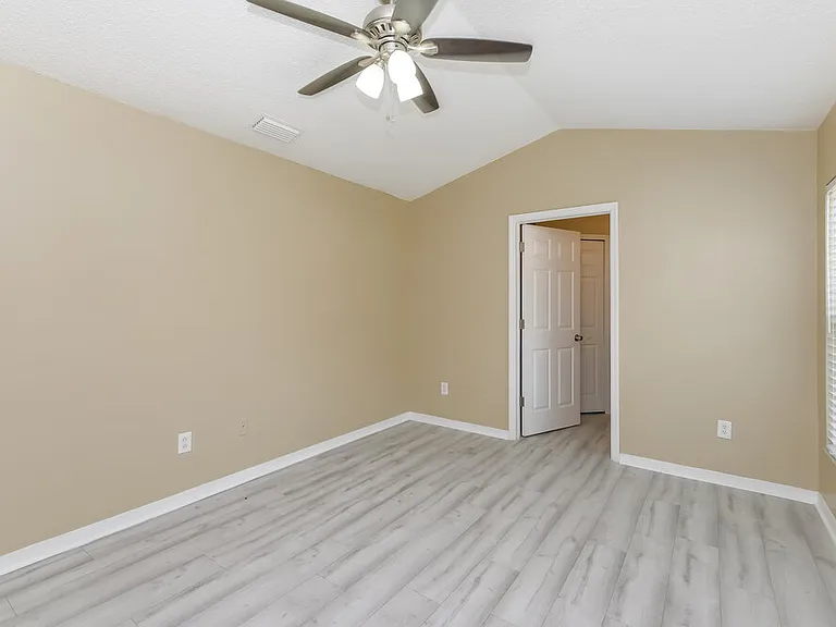 6719 Summer Cove Dr — Photo 17