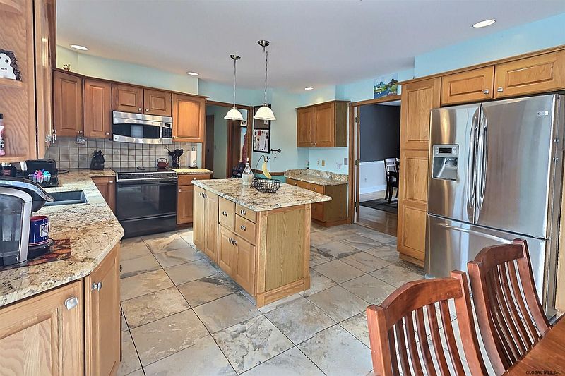 5th image of 1005 DIBELLA Drive