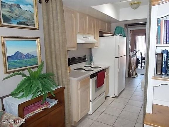 3rd image of 308 W Calle De Las Flores