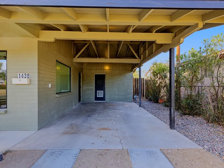 1438 E Sheridan St — Photo 4