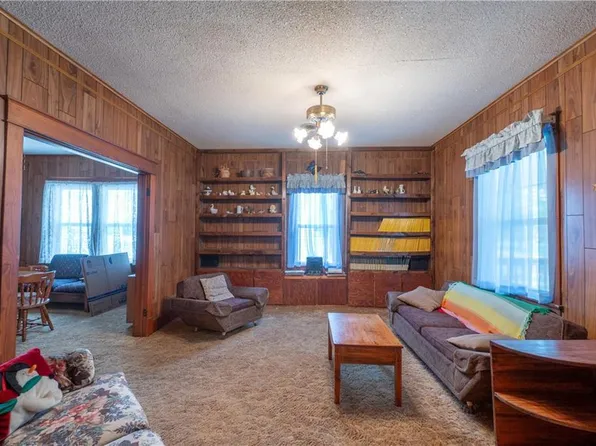611 Iowa St, Neodesha, KS 66757