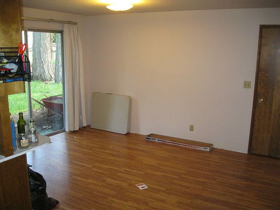 5th image of 422 Viking St SE