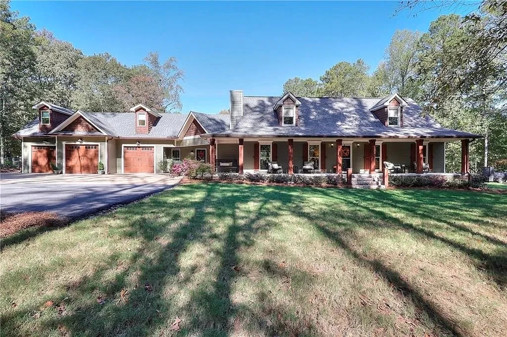 Donald Dr — Photo 1